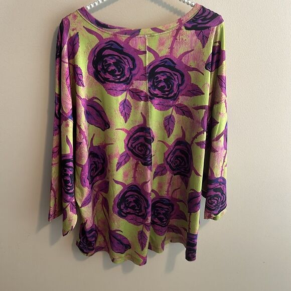 The Zig Zag Stripe Green/Purple Rose Oversized Top. Size 2XL - Picture 3 of 3